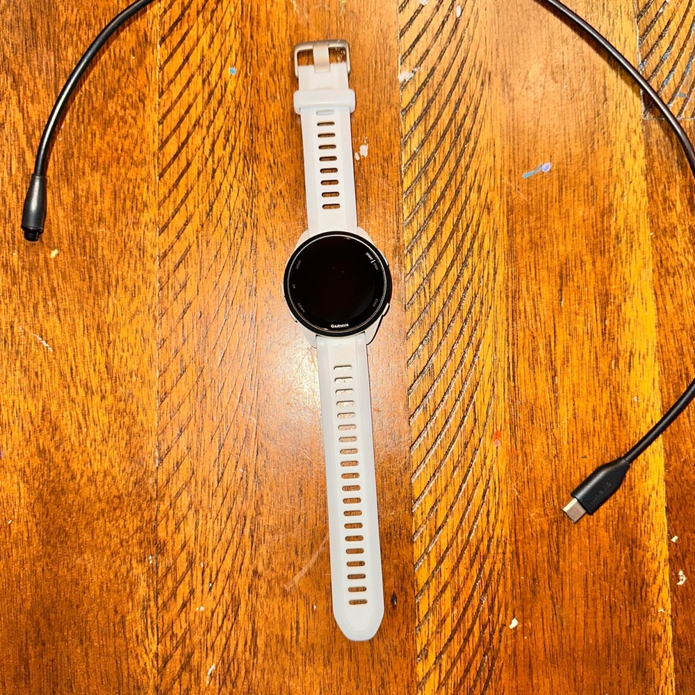 Garmin Forerunner music Smartwatch with White Strap and Black Face